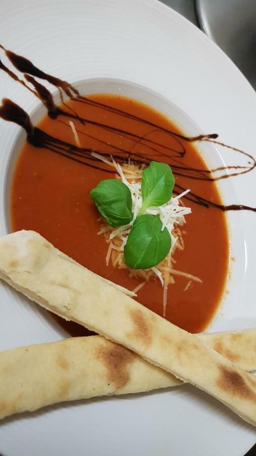Pizzeria Alzbetka Hotel Strecno Buitenkant foto