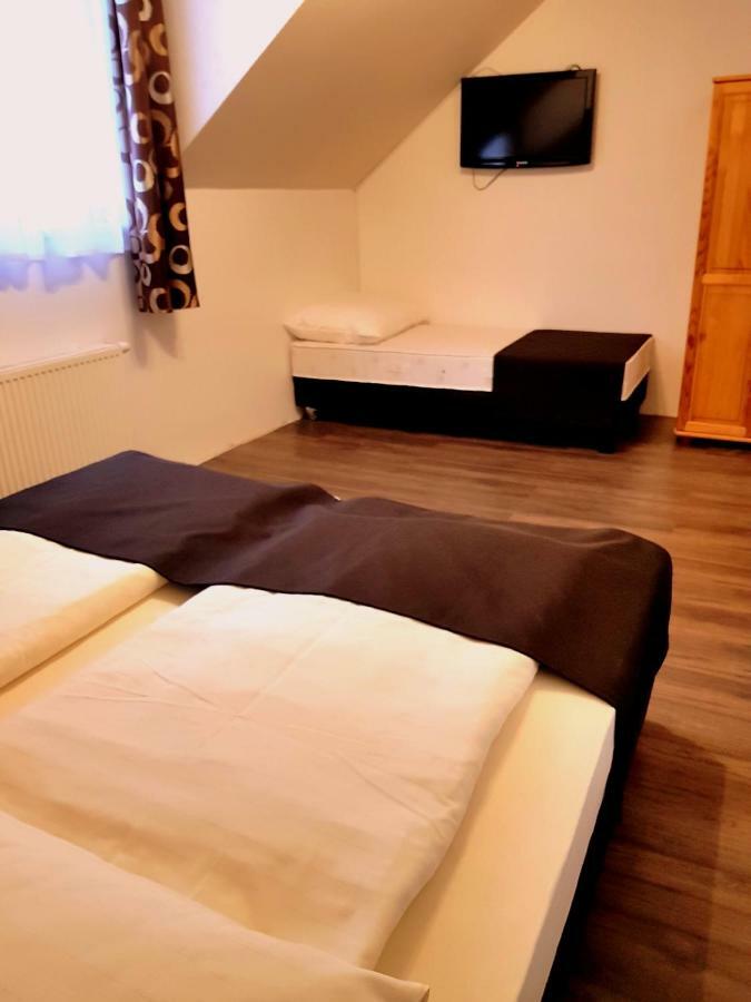 Pizzeria Alzbetka Hotel Strecno Buitenkant foto
