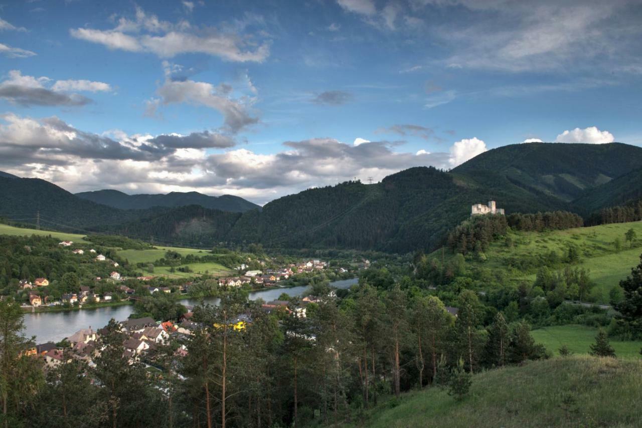 Pizzeria Alzbetka Hotel Strecno Buitenkant foto