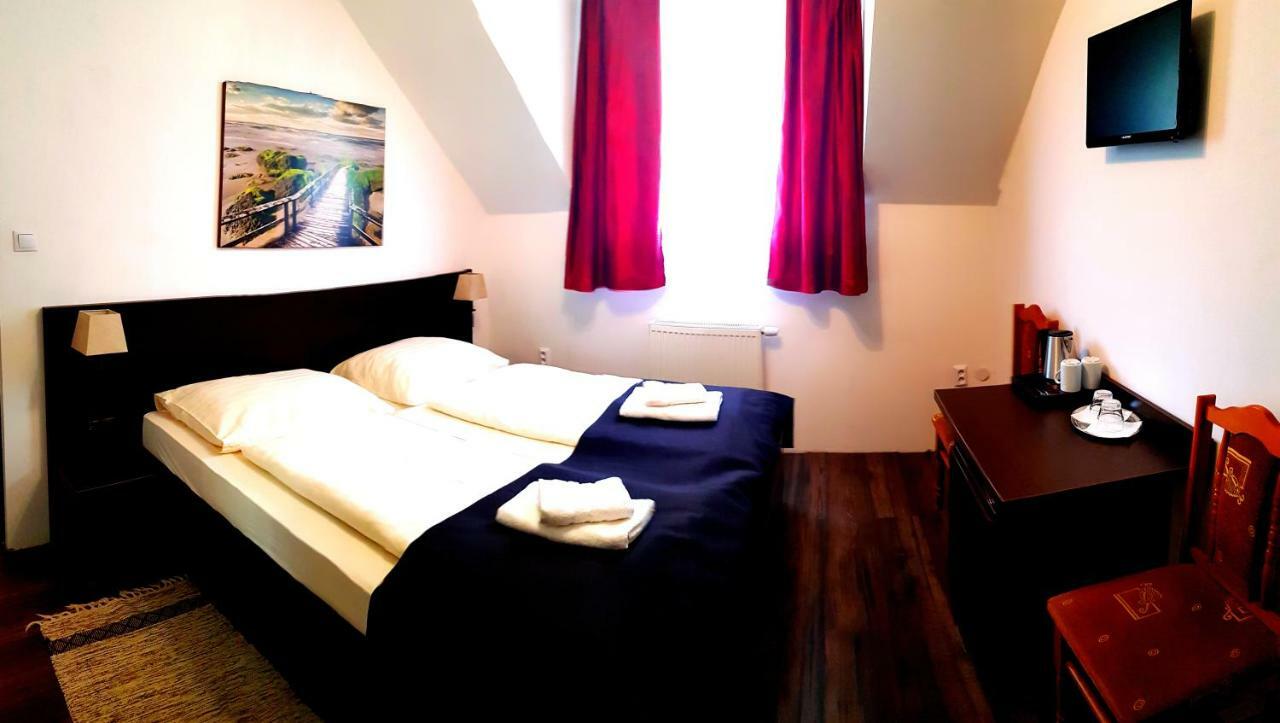 Pizzeria Alzbetka Hotel Strecno Buitenkant foto