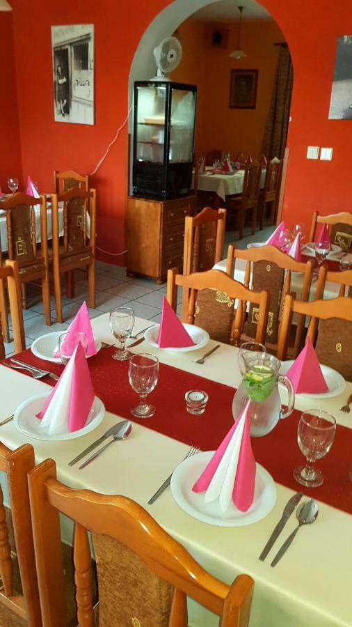 Pizzeria Alzbetka Hotel Strecno Buitenkant foto