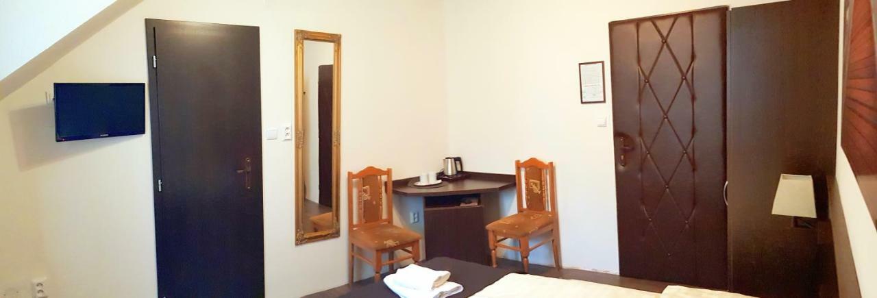 Pizzeria Alzbetka Hotel Strecno Buitenkant foto