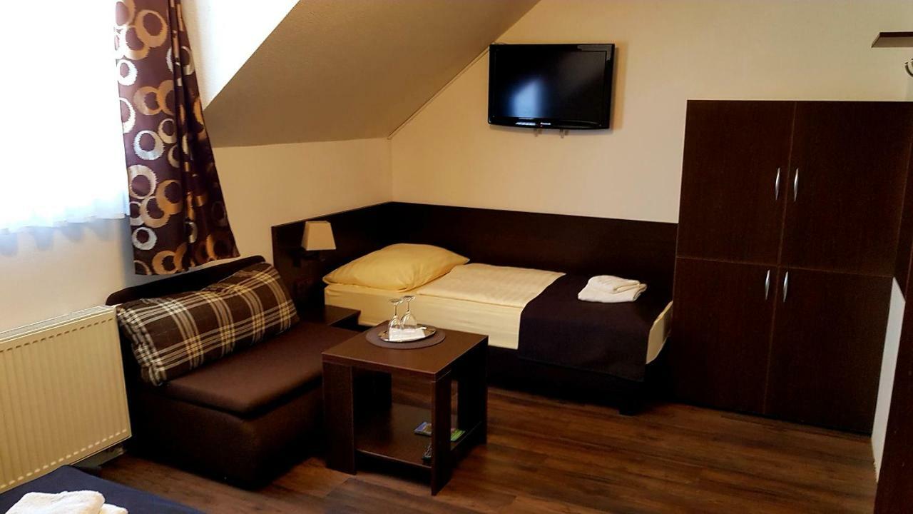 Pizzeria Alzbetka Hotel Strecno Buitenkant foto