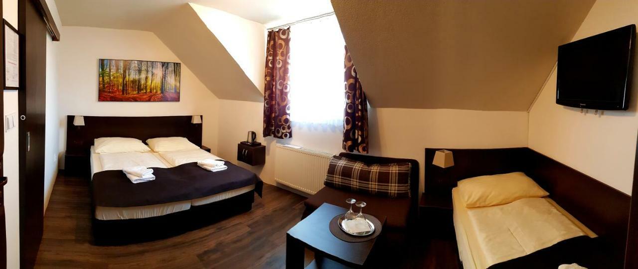 Pizzeria Alzbetka Hotel Strecno Buitenkant foto