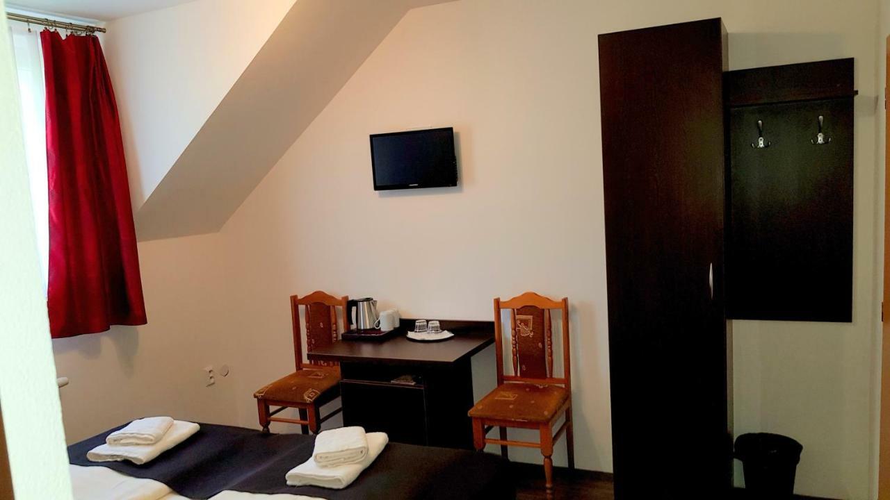 Pizzeria Alzbetka Hotel Strecno Buitenkant foto