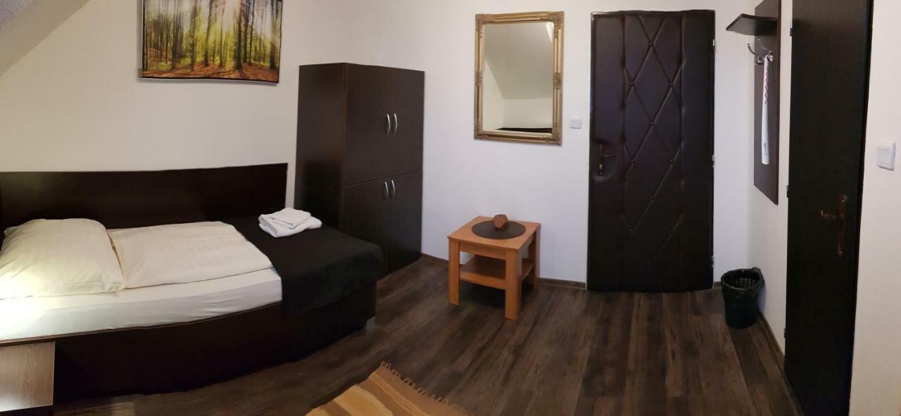 Pizzeria Alzbetka Hotel Strecno Kamer foto